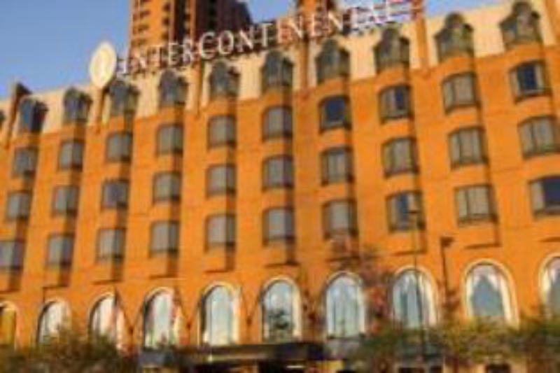 The Royal Sonesta Harbor Court Baltimore Room Type - Courtyard View Room with 1 Queen Bed