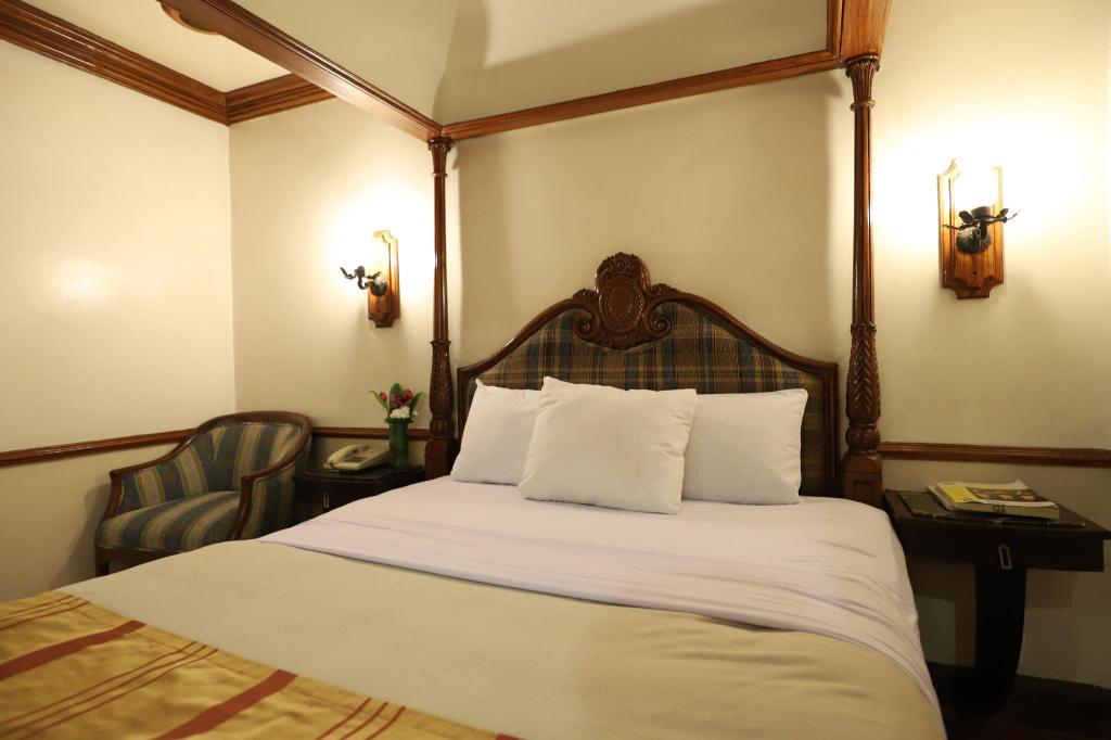 Camelot Hotel Quezon City powered by Cocotel - Tap to explore photos