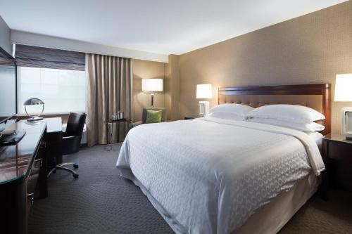 Sheraton Pittsburgh Airport Hotel - Tap to explore photos