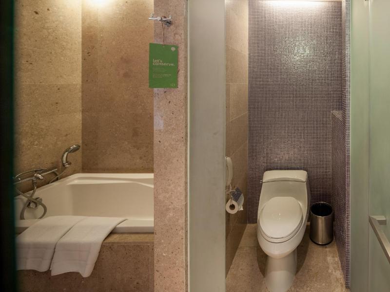 LiT BANGKOK Hotel Room Type - Triple Luxe Suite