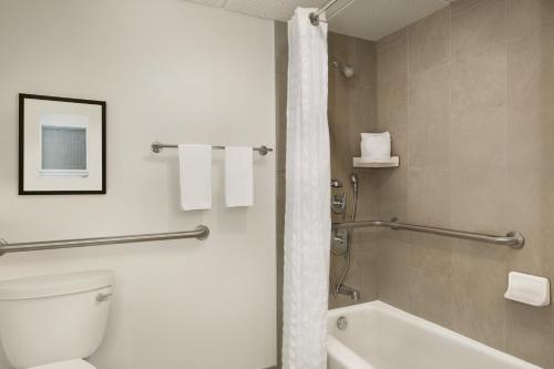 Embassy Suites Boca Raton - Tap to explore photos