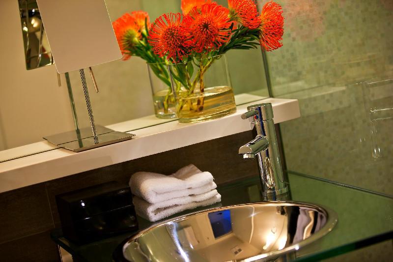 Kimpton Surfcomber Hotel, an IHG hotel Room Type - 1 King Premium Oceanfront Terrace
