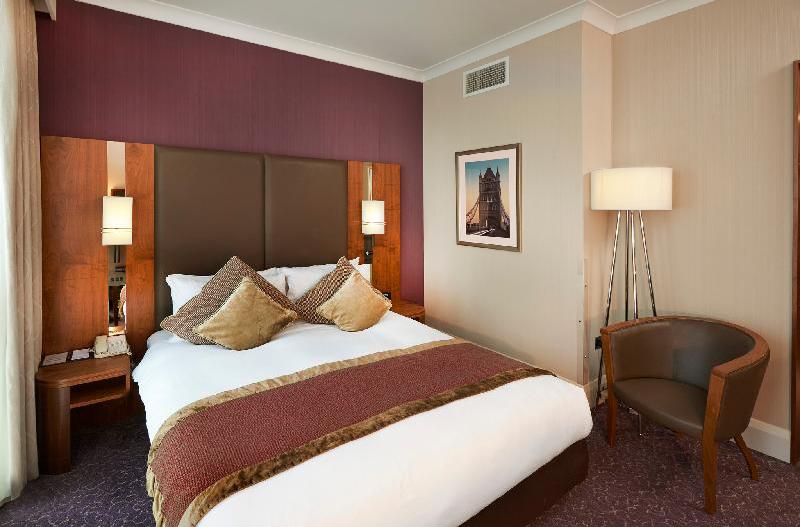 Crowne Plaza London Ealing Room Type - 1 King Premium Top Floor Crowne Plaza London Ealing Room Type - 1 King Premium Top Floor