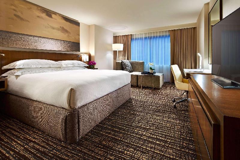 Hilton San Diego Mission Valley Room Type - King Room with Roll-In Shower - Mobility/Hearing Accessible Hilton San Diego Mission Valley Room Type - King Room with Roll-In Shower - Mobility/Hearing Accessible