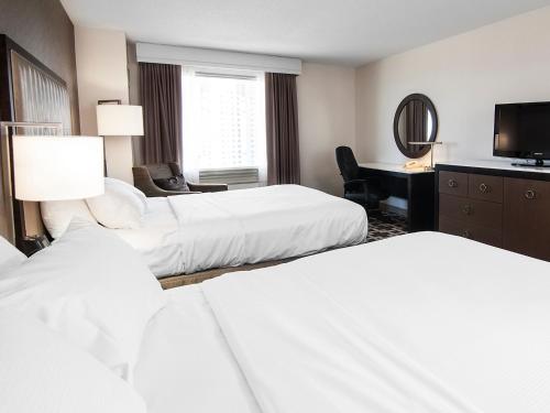 Hilton Niagara Falls/Fallsview Hotel & Suites Room Type - Queen Room with Two Queen Beds and US Falls View Hilton Niagara Falls/Fallsview Hotel & Suites Room Type - Queen Room with Two Queen Beds and US Falls View
