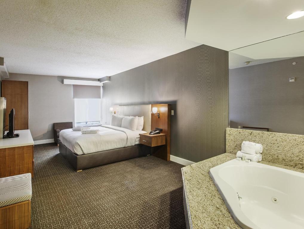 DoubleTree by Hilton Nanuet - Tap to explore photos