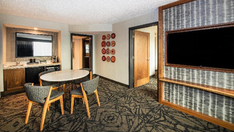 Embassy Suites by Hilton Walnut Creek Room Type - Two-Bedroom King Suite with Two Double Beds Embassy Suites by Hilton Walnut Creek Room Type - Two-Bedroom King Suite with Two Double Beds