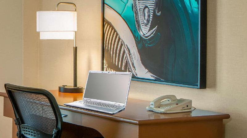 DoubleTree by Hilton Hotel Miami Airport & Convention Center Room Type - Deluxe King Room