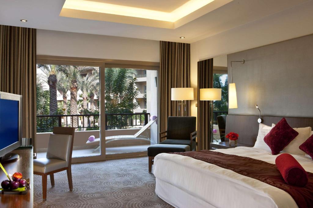Dusit Thani Lakeview Cairo - Tap to explore photos
