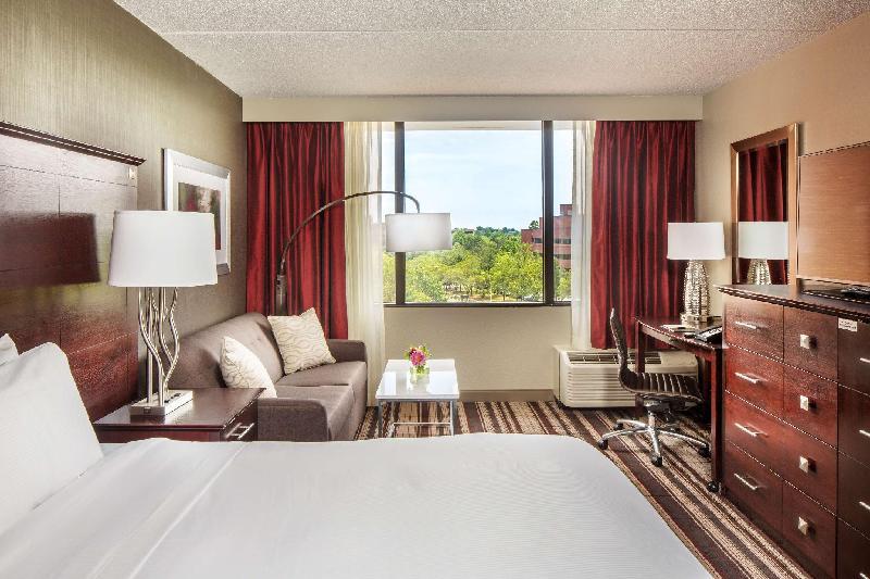 DoubleTree by Hilton Largo-Washington DC - Tap to explore photos