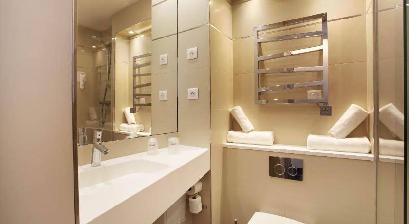 HOTEL APOLONIA PARIS MOUFFETARD, SURE HOTEL COLLECTION BY BEST WESTERN Room Type - Comfort Room, 1 Queen Bed, Non Smoking