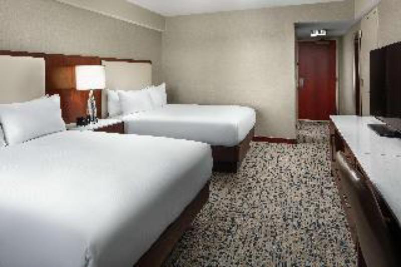 Hilton Boston Logan Airport Room Type - Queen Room with Two Queen Beds and Tub - Mobility/Hearing Accessible/Non-Smoking