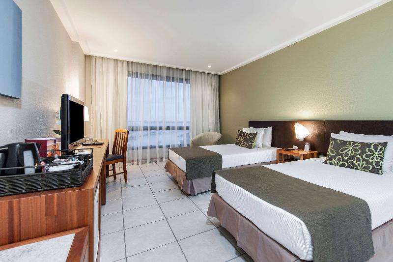 Comfort Suites Vitoria - Tap to explore photos