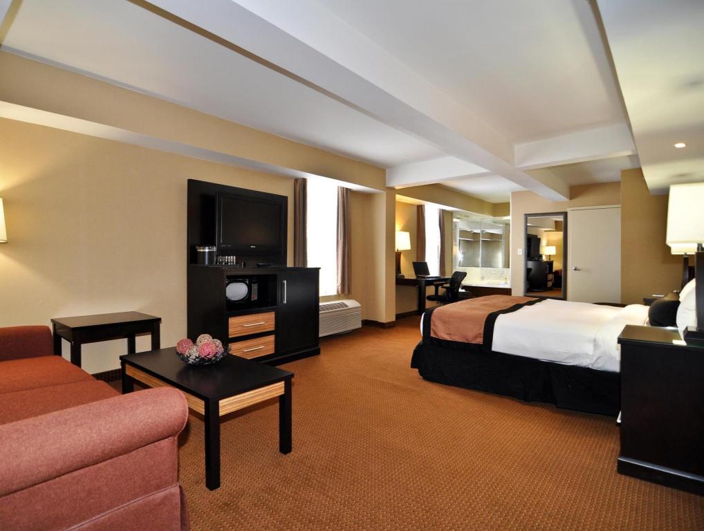 Best Western Plus Newark Airport West - Tap to explore photos