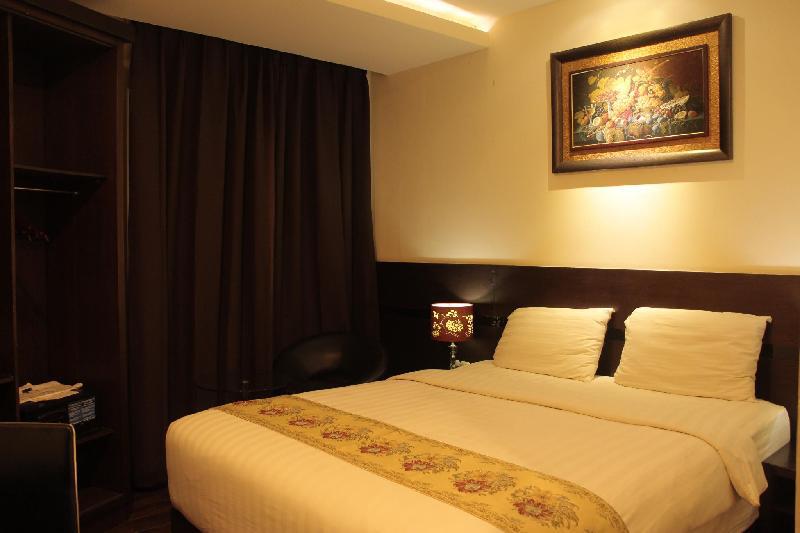 Continent Centrepoint Hotel Makassar - Tap to explore photos