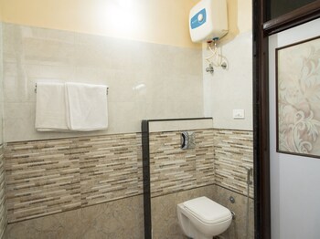 "Oyo Home 12830 Charming 3bhk" photo 2