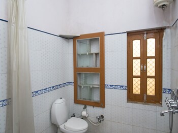 "Oyo Home 12830 Charming 3bhk" photo 3