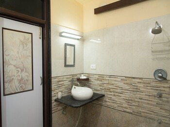"Oyo Home 12830 Charming 3bhk" photo 5