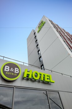 B&B Hotel Bordeaux Centre Gare Saint-Jean image 1