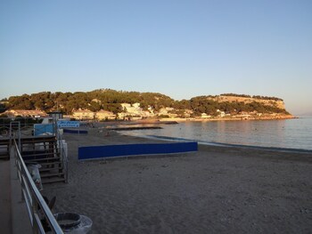 BEACH HOTEL