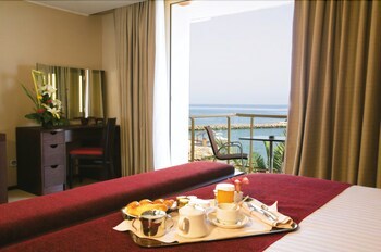 Room Service - Dining