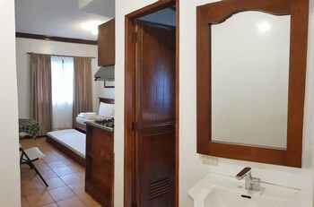 Talisay Lakeside Villas photo 3