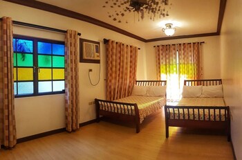 Talisay Lakeside Villas