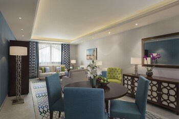 Al Najada Doha Hotel Apartments by Oaks image 1