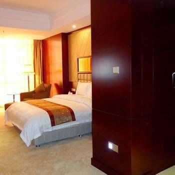 Phoenix Lake Hotel photo 2