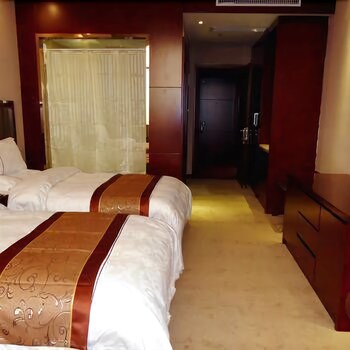 Phoenix Lake Hotel photo 4
