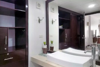 Aldea Thai Jr Suite by SunandSea photo 2