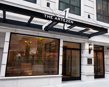 Artezen Hotel image 1