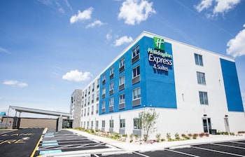 Holiday Inn Express & Suites Rehoboth Beach image 1