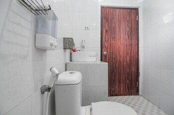 RedDoorz Syariah near Taman Rimba Zoo Jambi photo 3