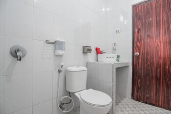 RedDoorz Syariah near Taman Rimba Zoo Jambi photo 5