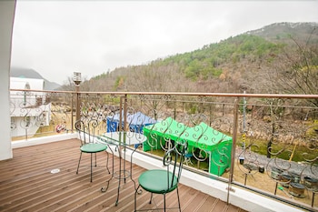 Geumsan Forest White Castle Pension