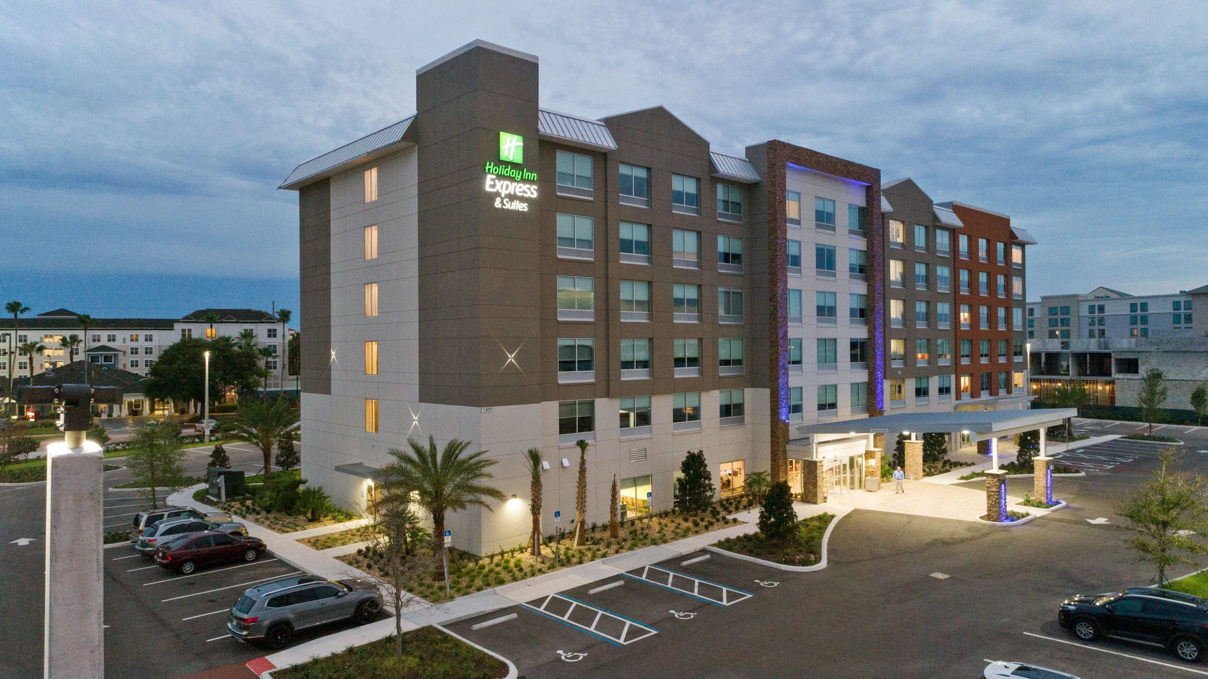 Holiday inn Express & Suites Orlando- Lake Buena Vista image 1
