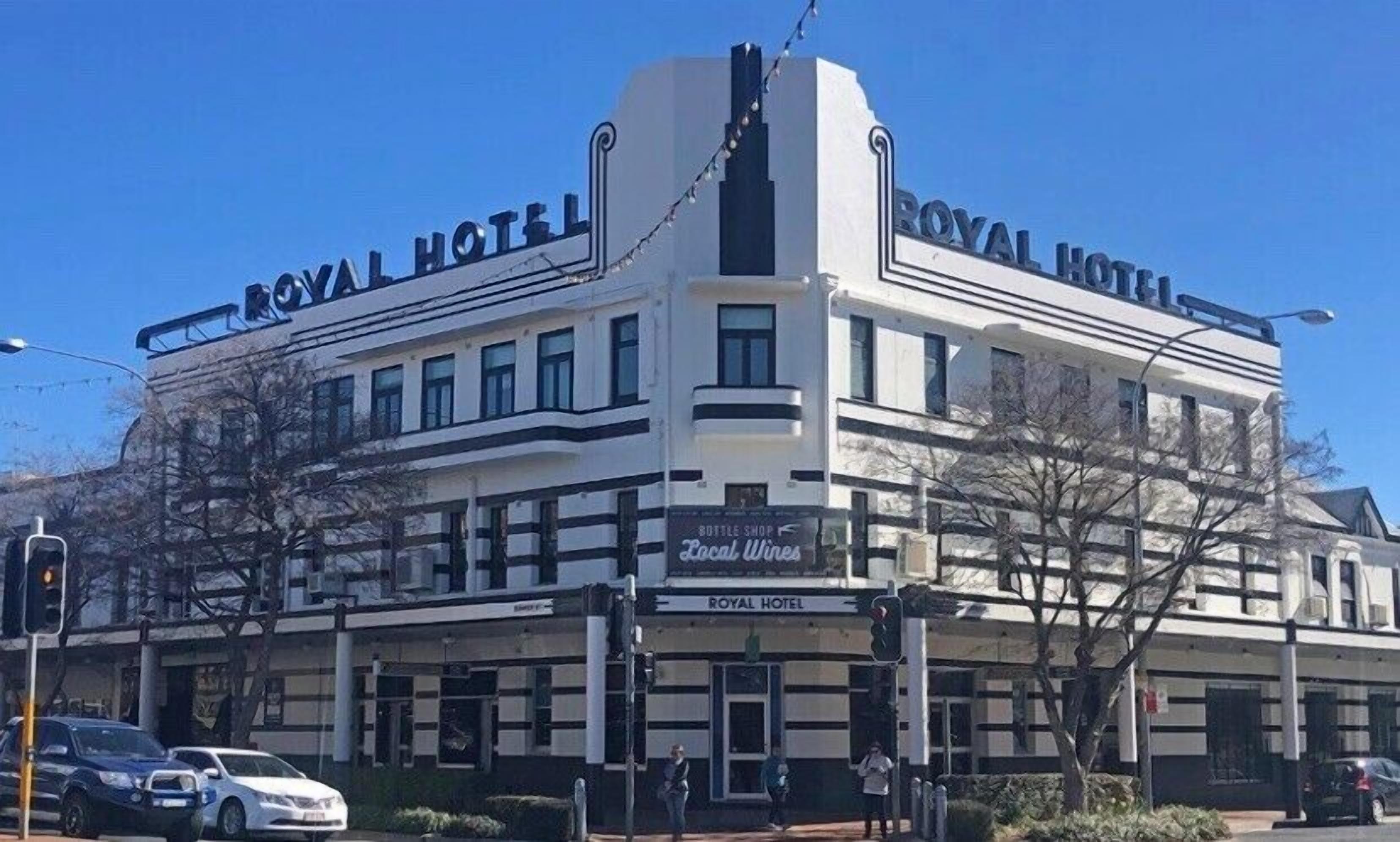 Royal Hotel Orange image 1