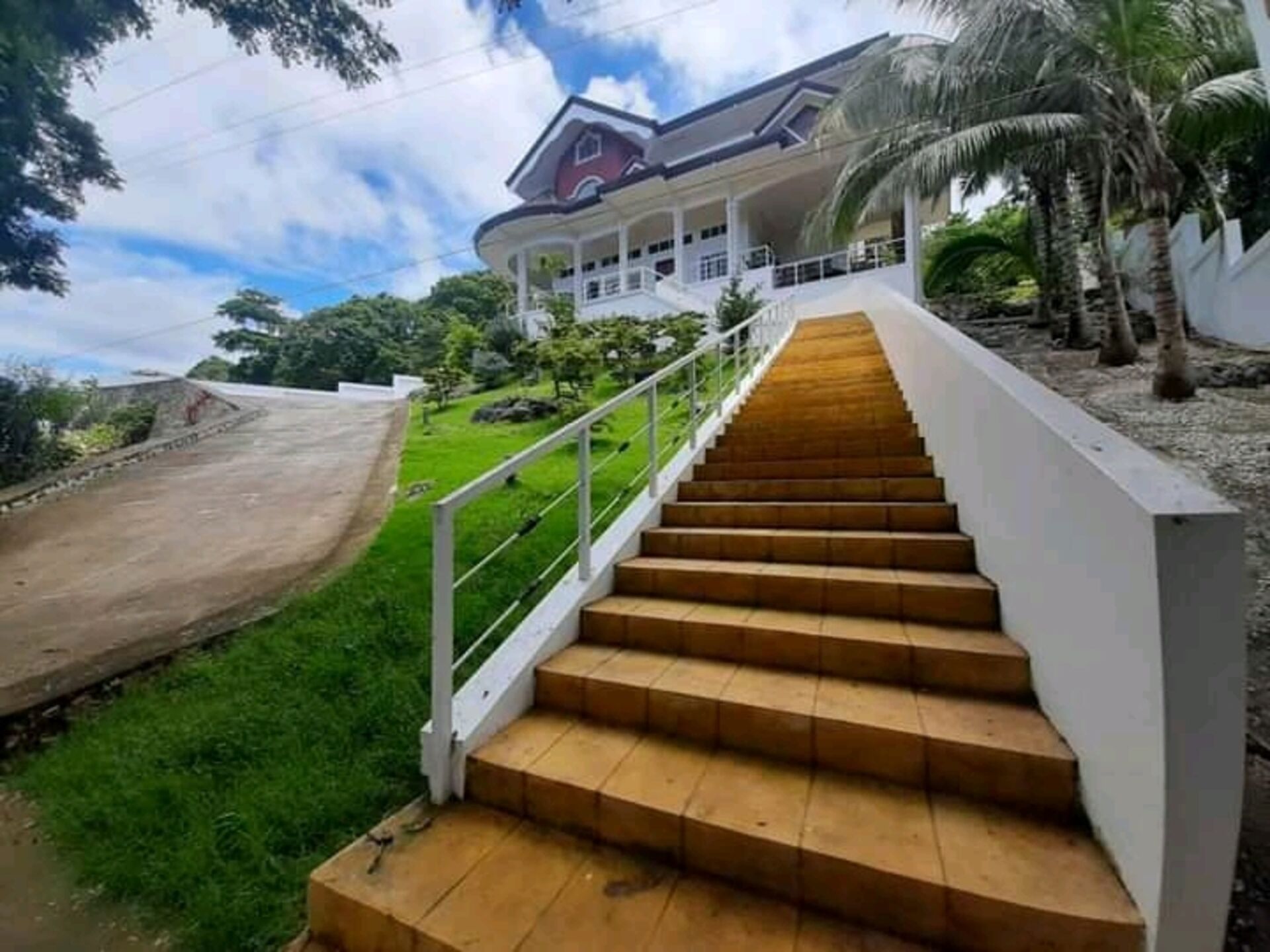 Canoy's Mansion Apartelle