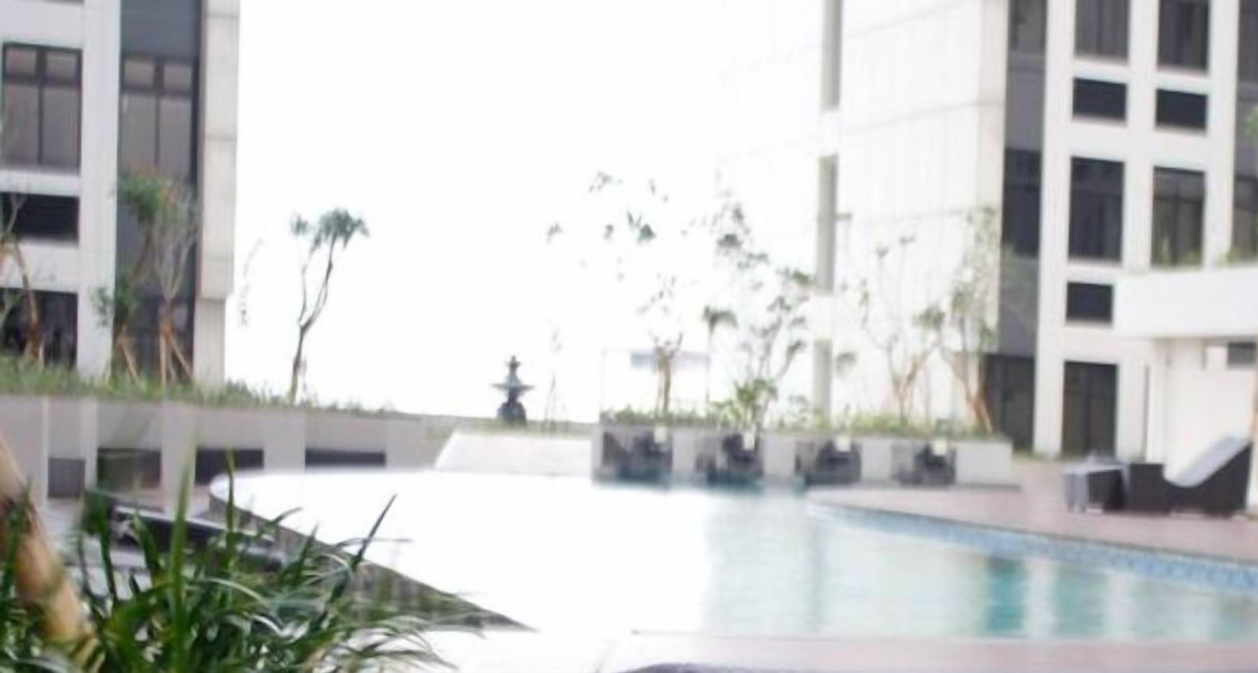 Louis Kienne Hotel Cikarang - Tap to explore photos