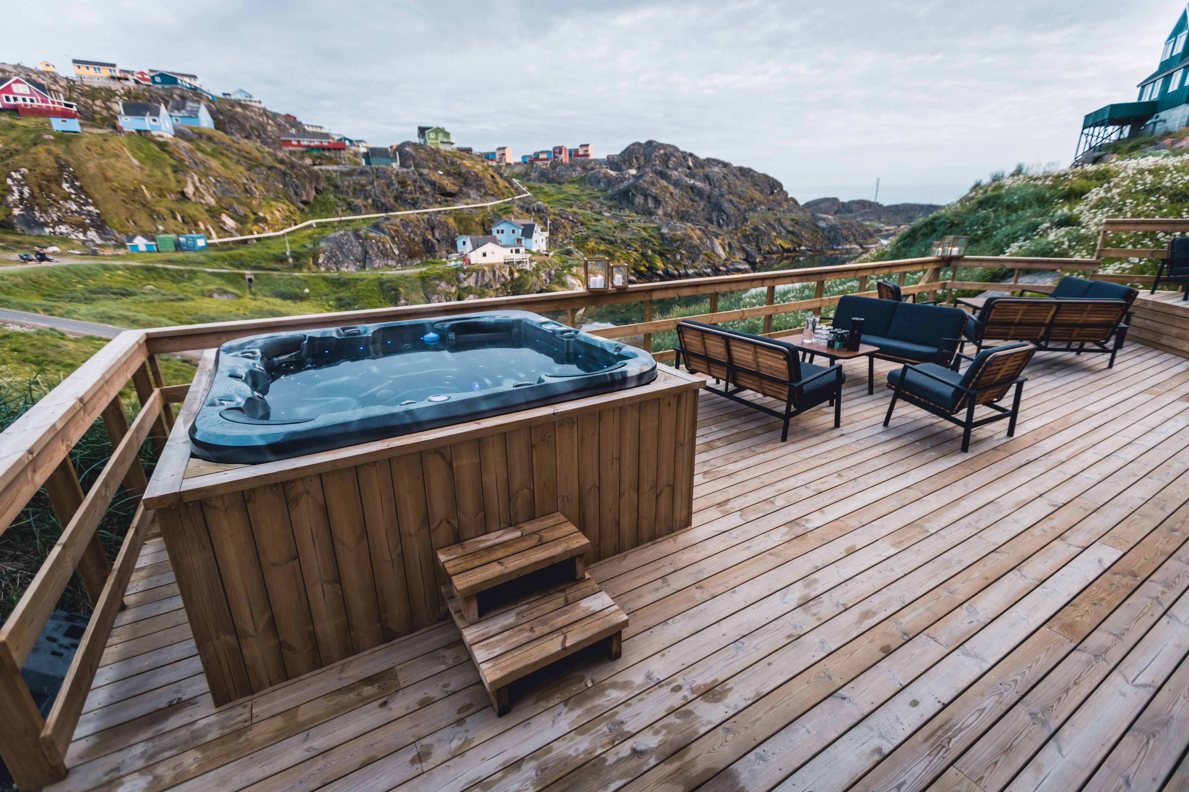Outdoor spa tub