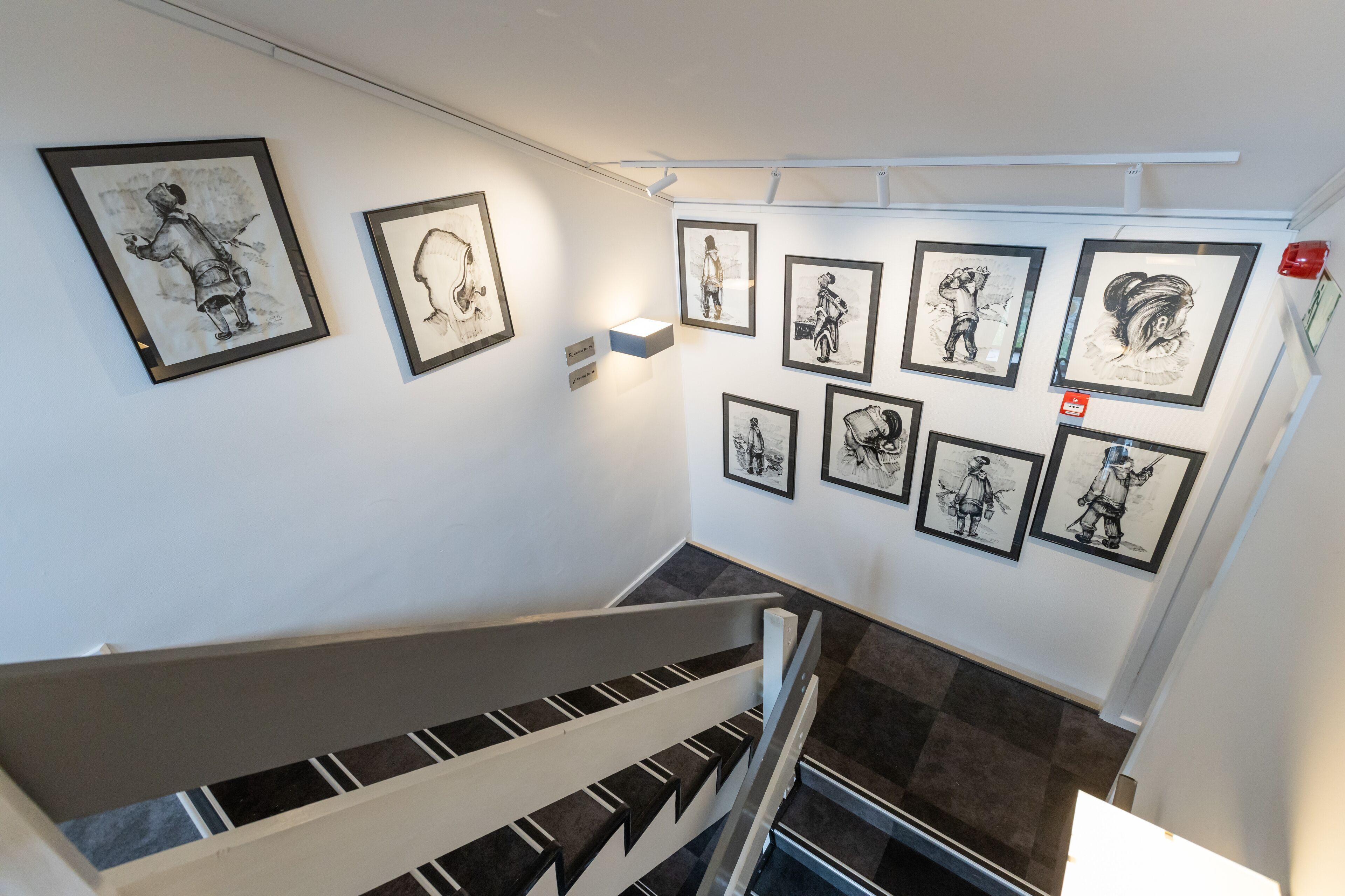 Handrails in hallways