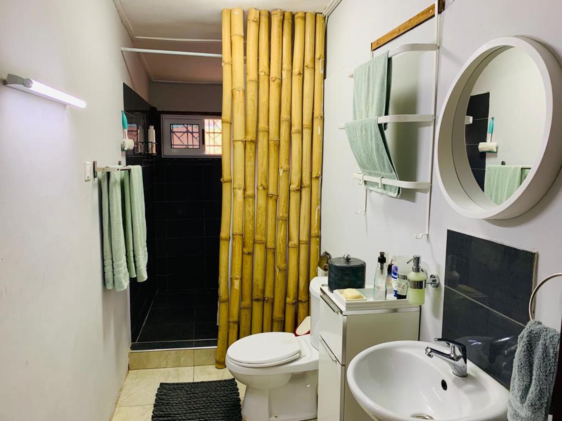 Charming 2-bed House in Tema photo 4