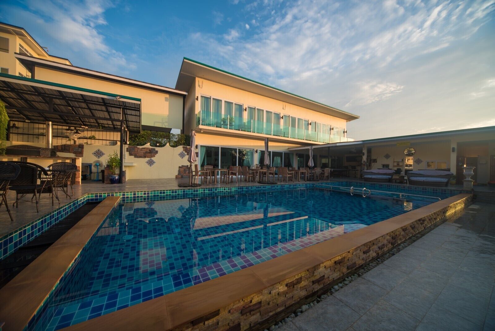 Elysian Koh Chang Bungalows and Pool Villa