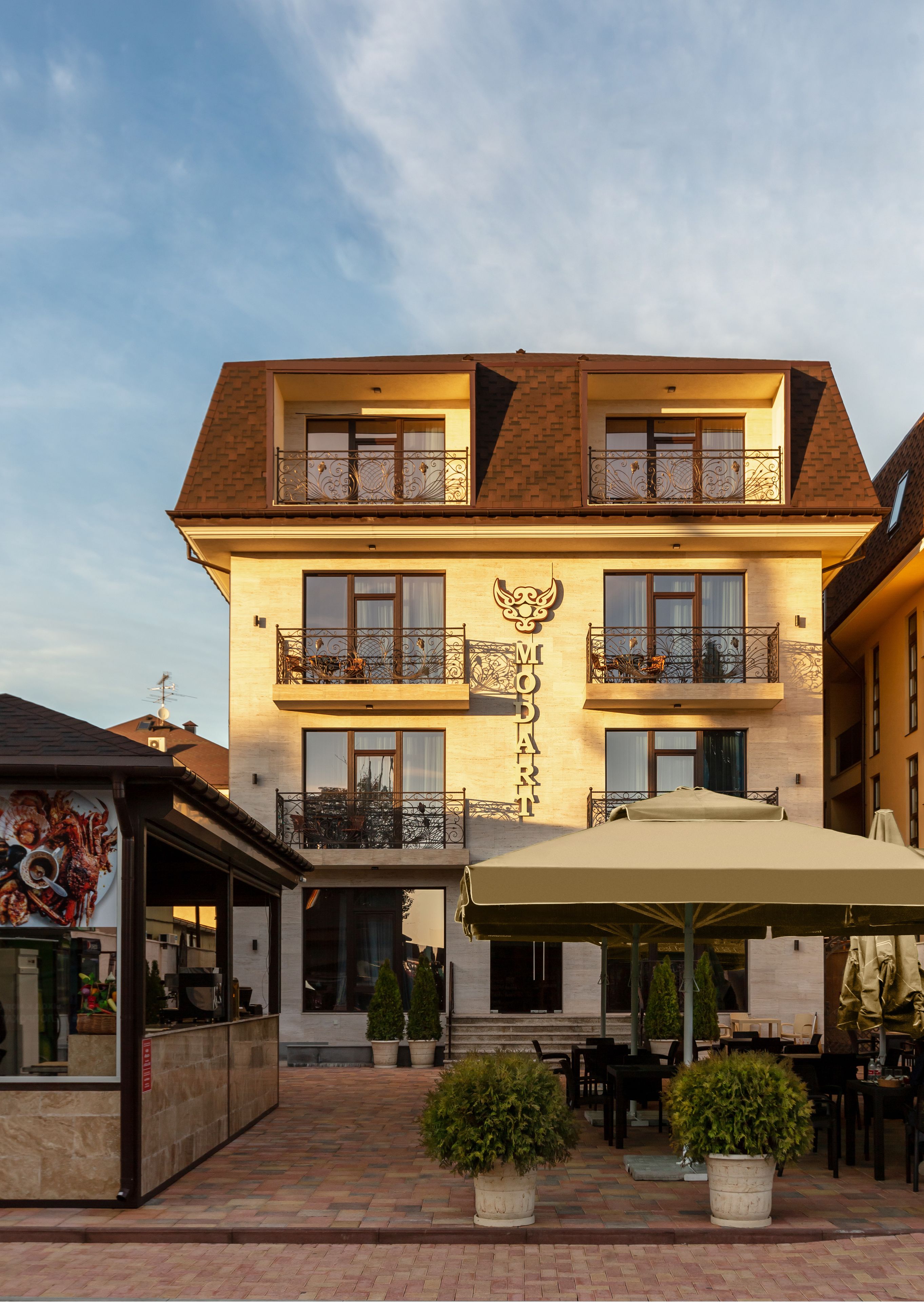 MODART Hotel
