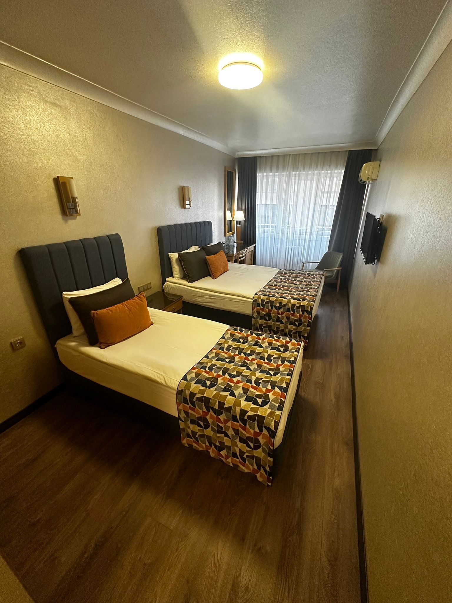 (1)Triple Room , 3 Twin Beds