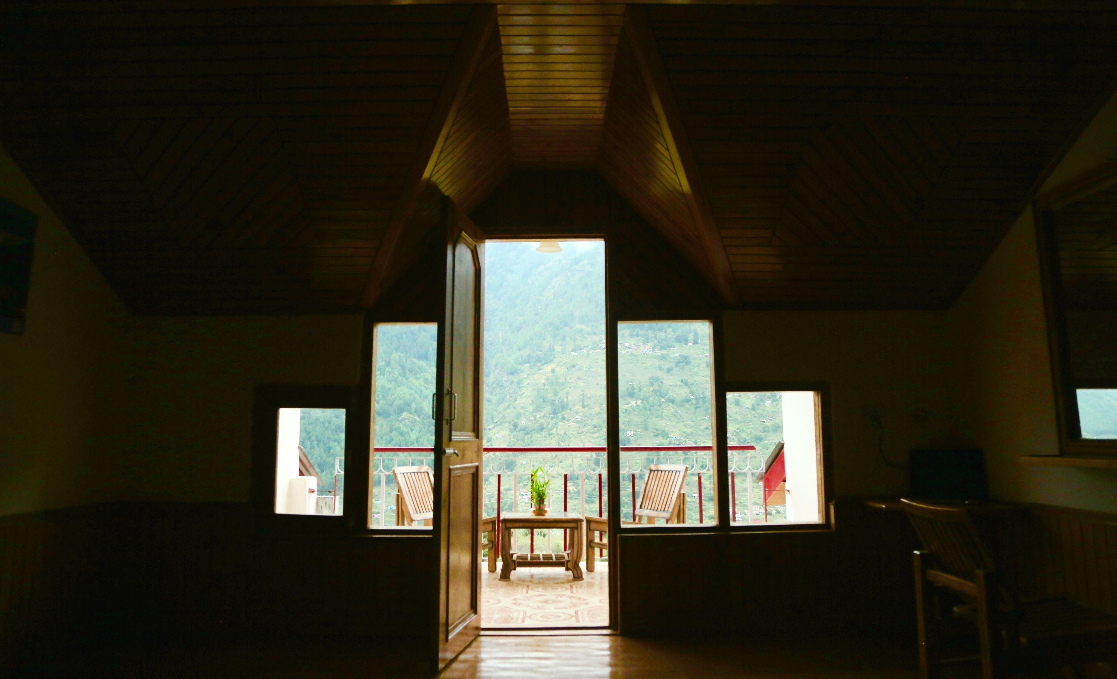 Exterior & Views