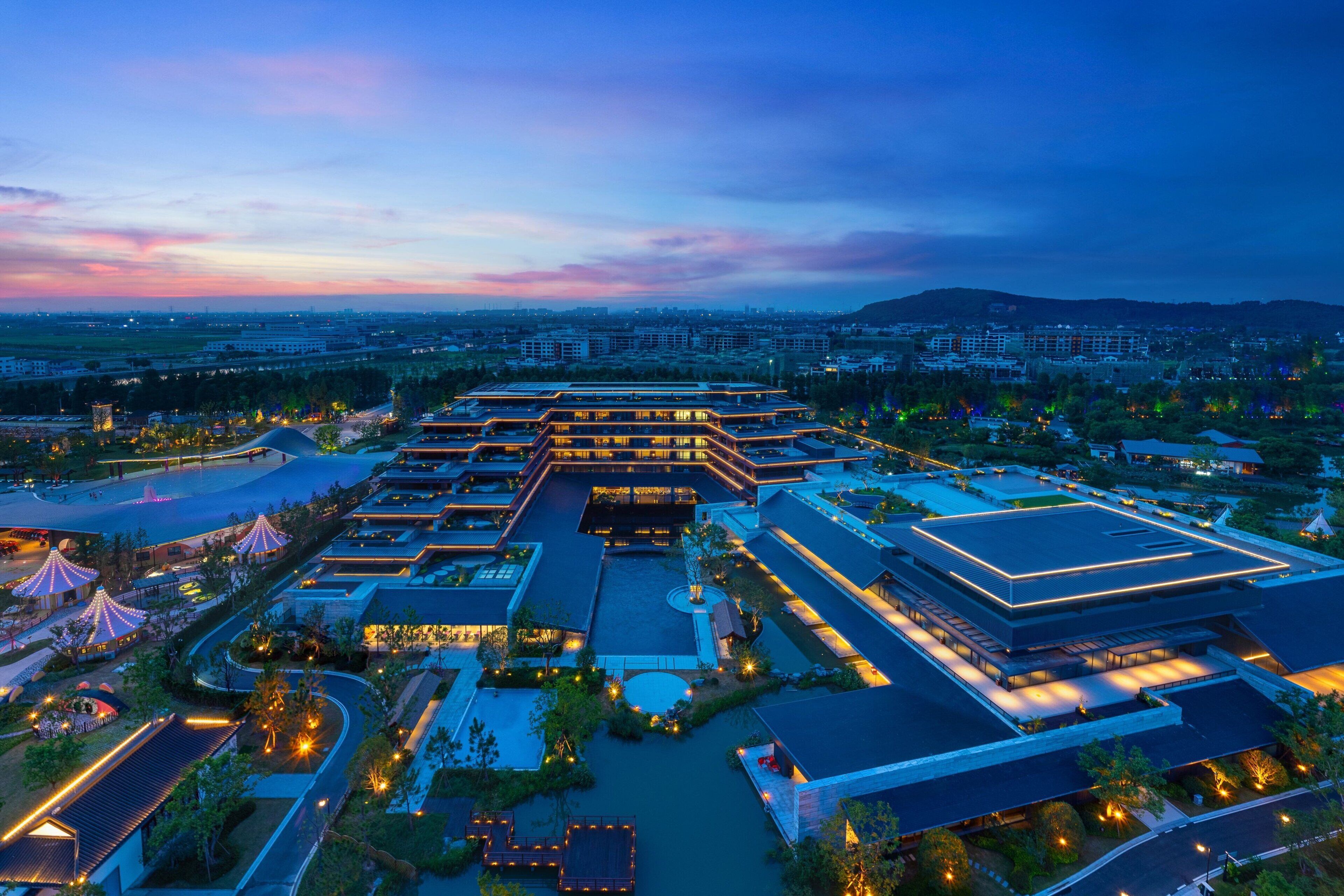 Courtyard by Marriott Changzhou - Tap to explore photos