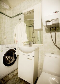 Funny Dolphins Apartments Kropotkinskiy photo 3