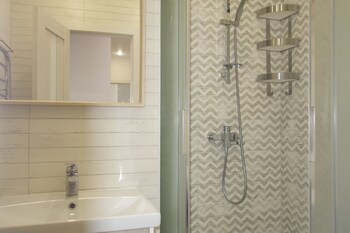 LUXKV Apartment on Nikoloyamskiy 3A photo 5